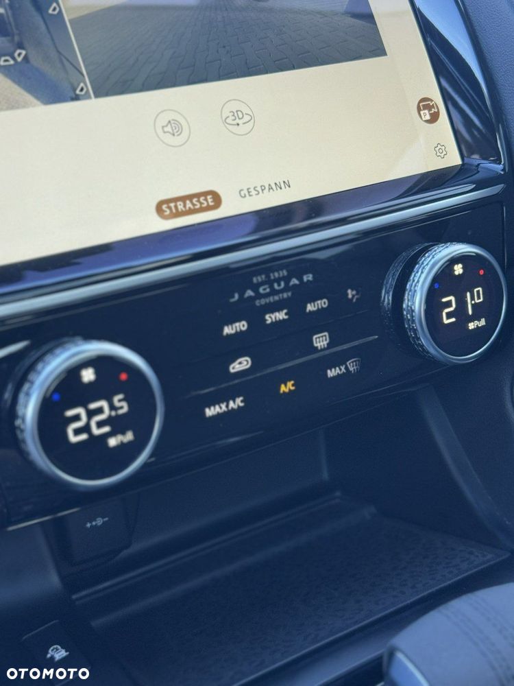Jaguar E-Pace - 32