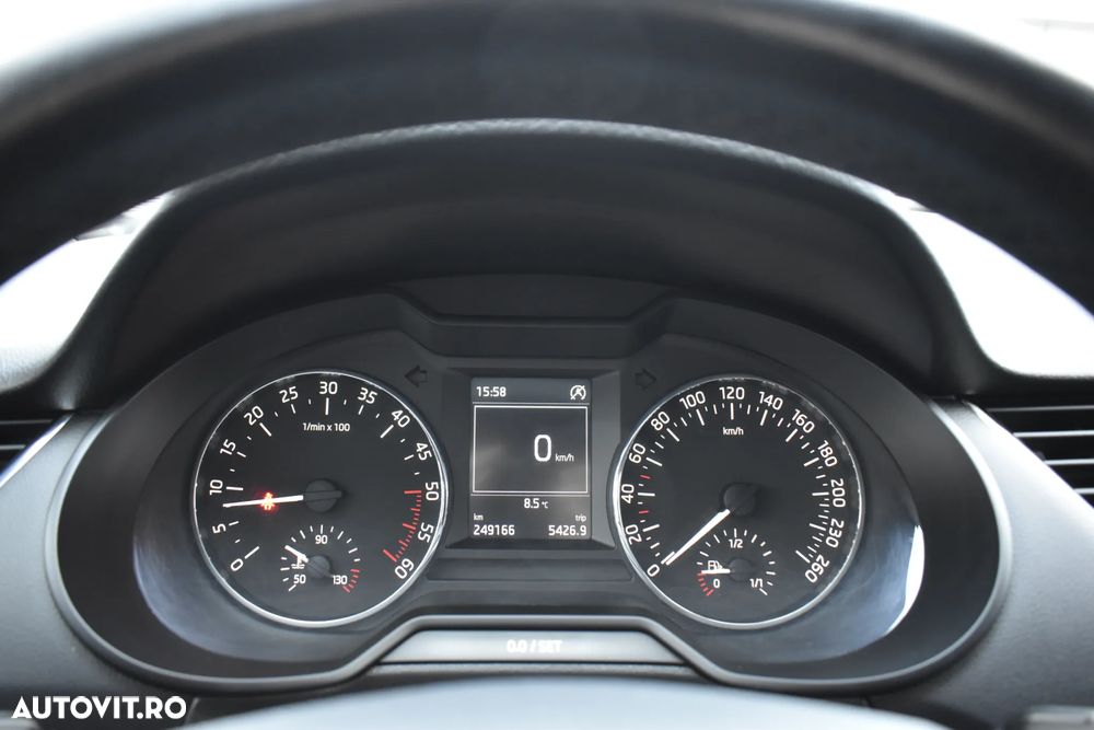 Skoda Octavia 1.6 TDI AMBITION DSG - 10