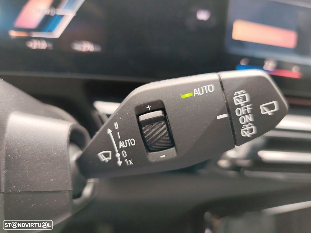 BMW iX1 eDrive20 Pack Desportivo M - 21