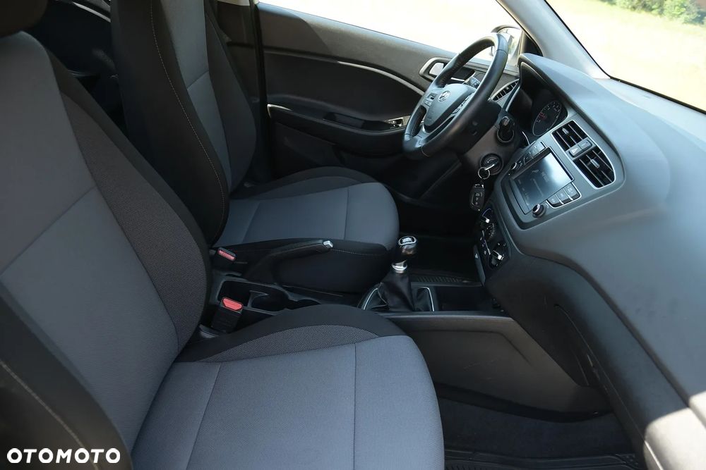 Hyundai i20 1.2 Fifa World Cup Edition - 17