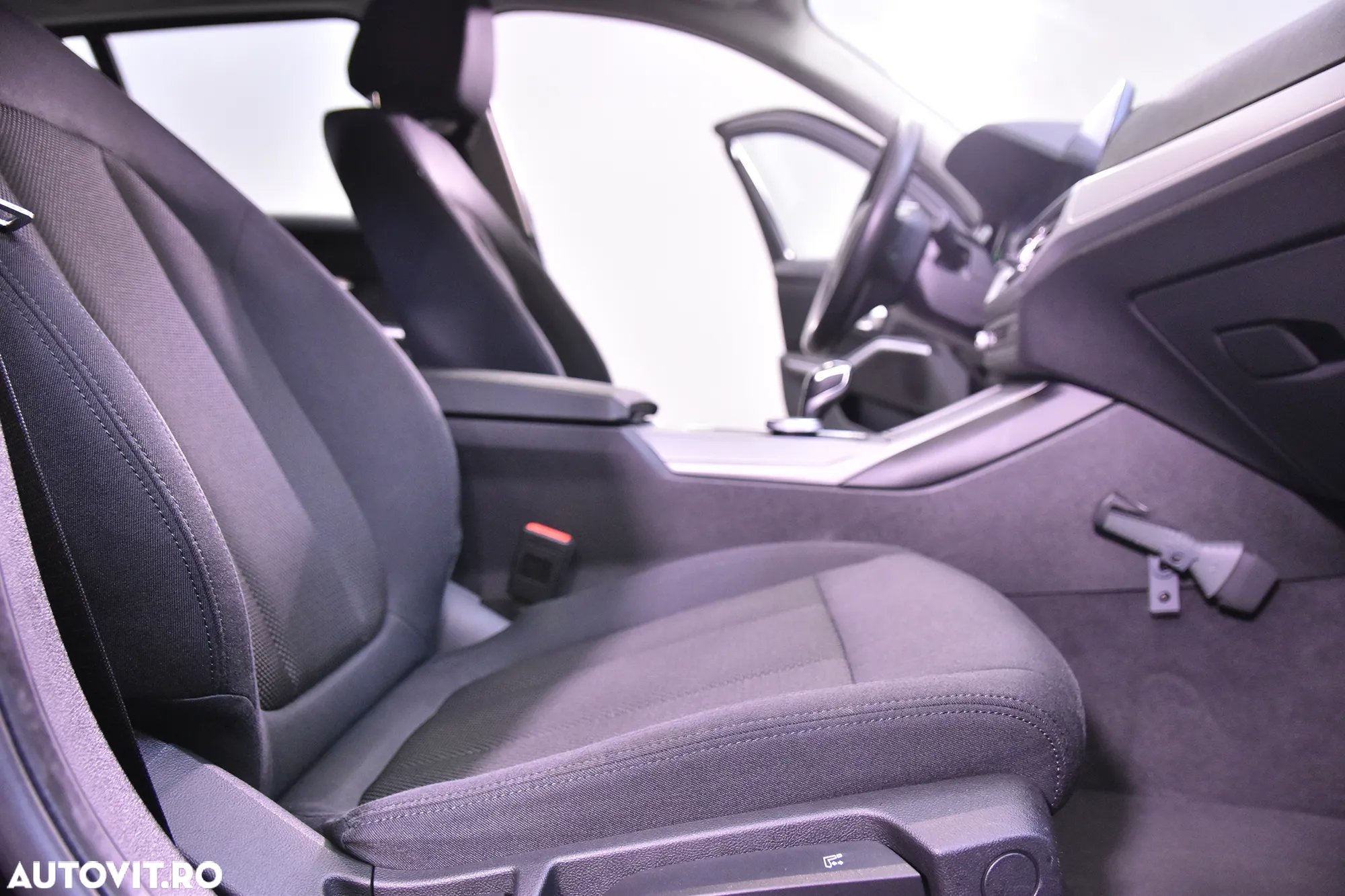 BMW Seria 3 320i Touring Aut. - 11