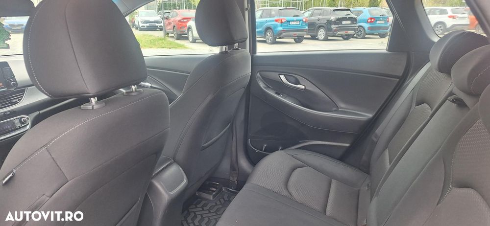 Hyundai i30 1.6 CRDI ISG 5DR MT Highway - 10