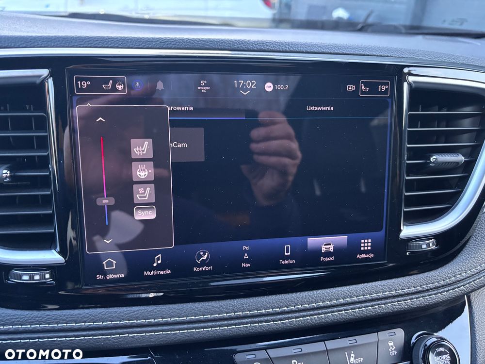 Chrysler Pacifica - 32