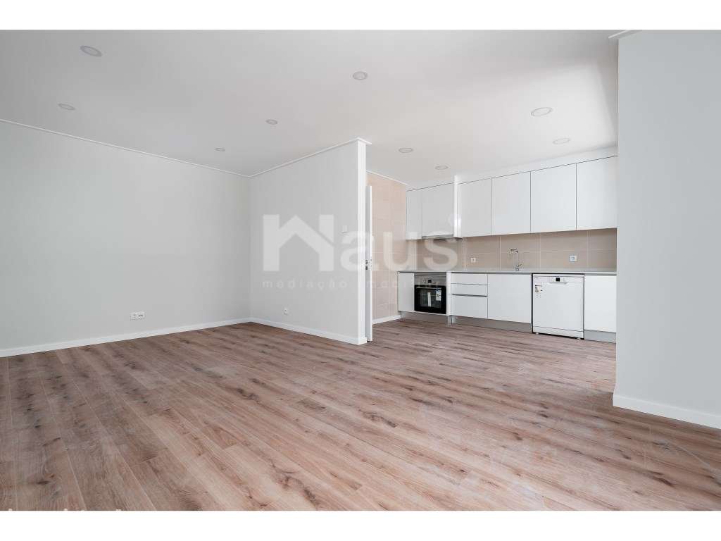 Apartamento T2 totalmente remodelado com duas varandas no centro do... - Grande imagem: 4/20