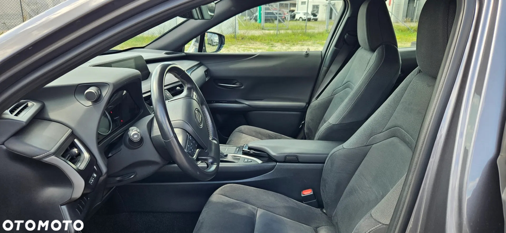 Lexus UX 250h - 18
