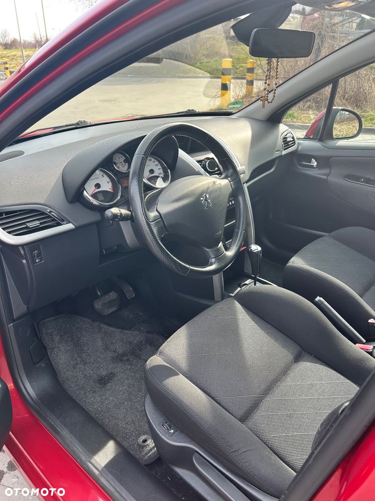 Peugeot 207 - 8