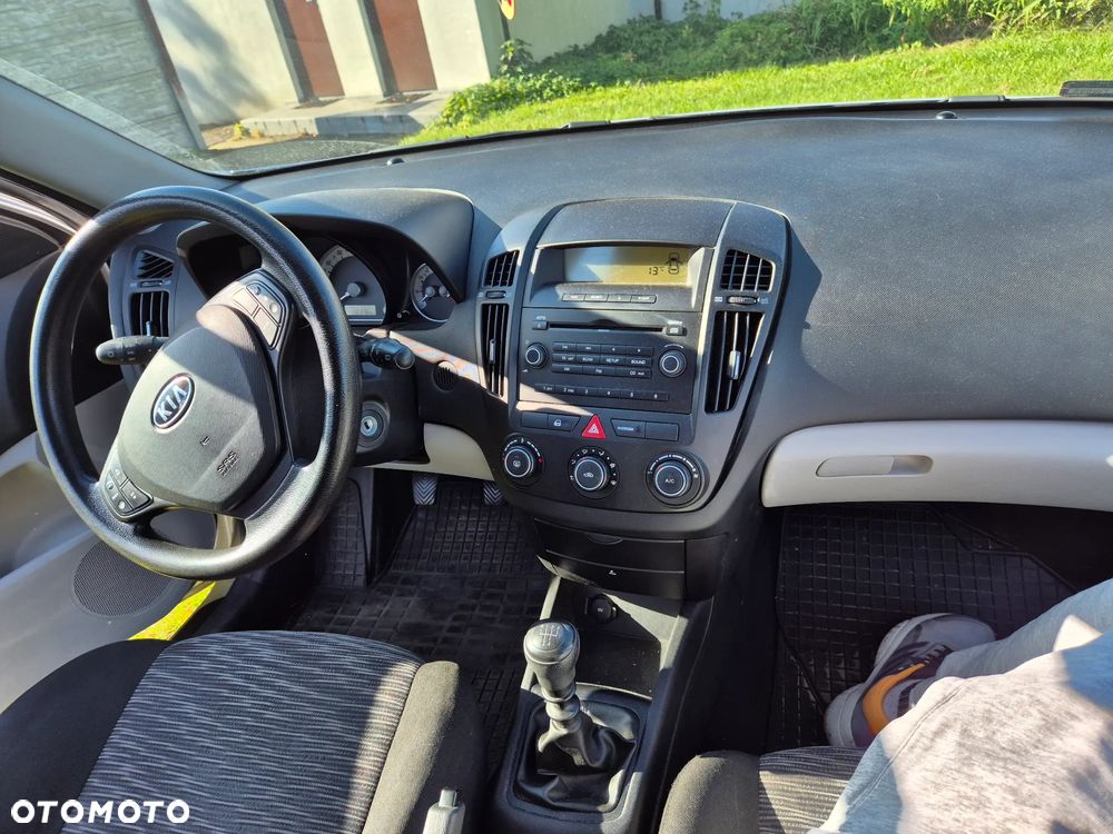 Kia Ceed - 8