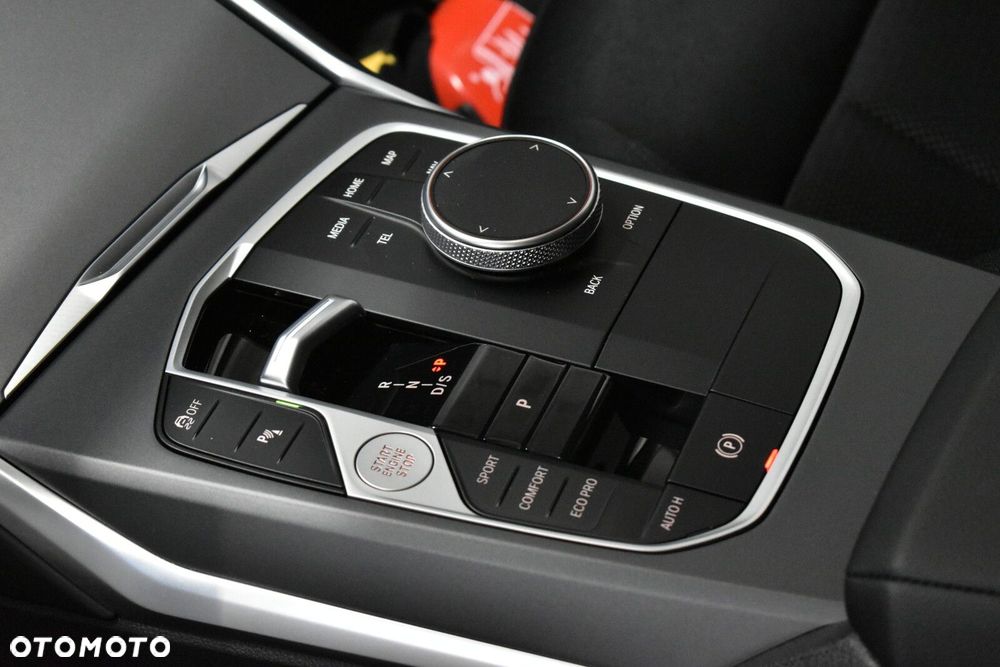 BMW Seria 3 320d xDrive mHEV - 20
