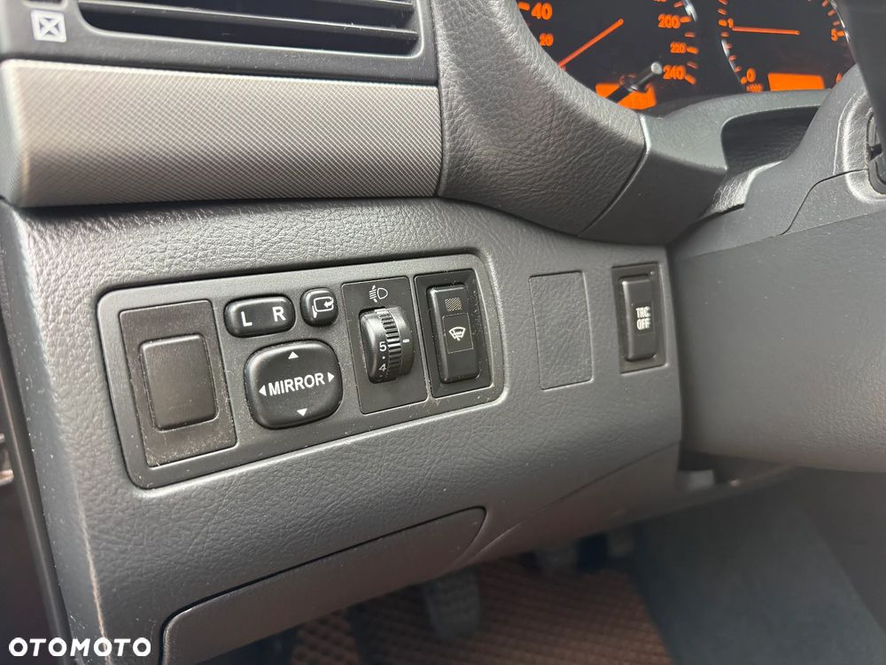 Toyota Avensis 2.0 D-4D - 33
