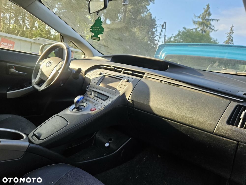 Toyota Prius (Hybrid) Executive - 6