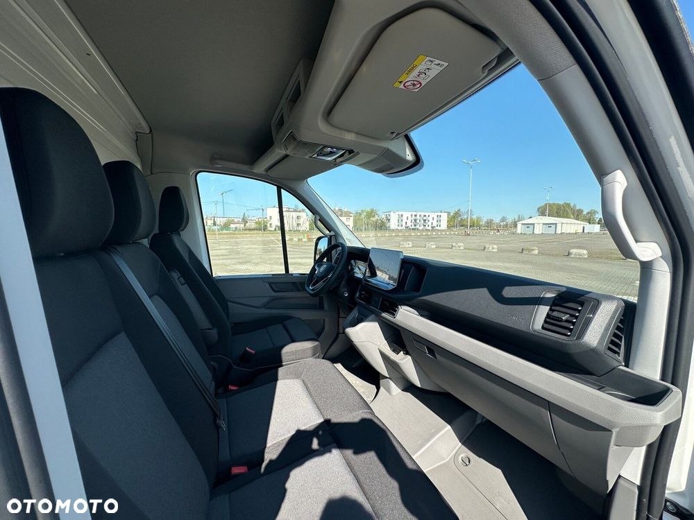 Volkswagen Crafter Podwozie z pojedynczą kabiną silnik: 2,0 l EURO VI SCR 163 KM / skrzynia biegów: Przedni napęd automatyczna 8-biegowa rozstaw osi: 4490 mm - 18