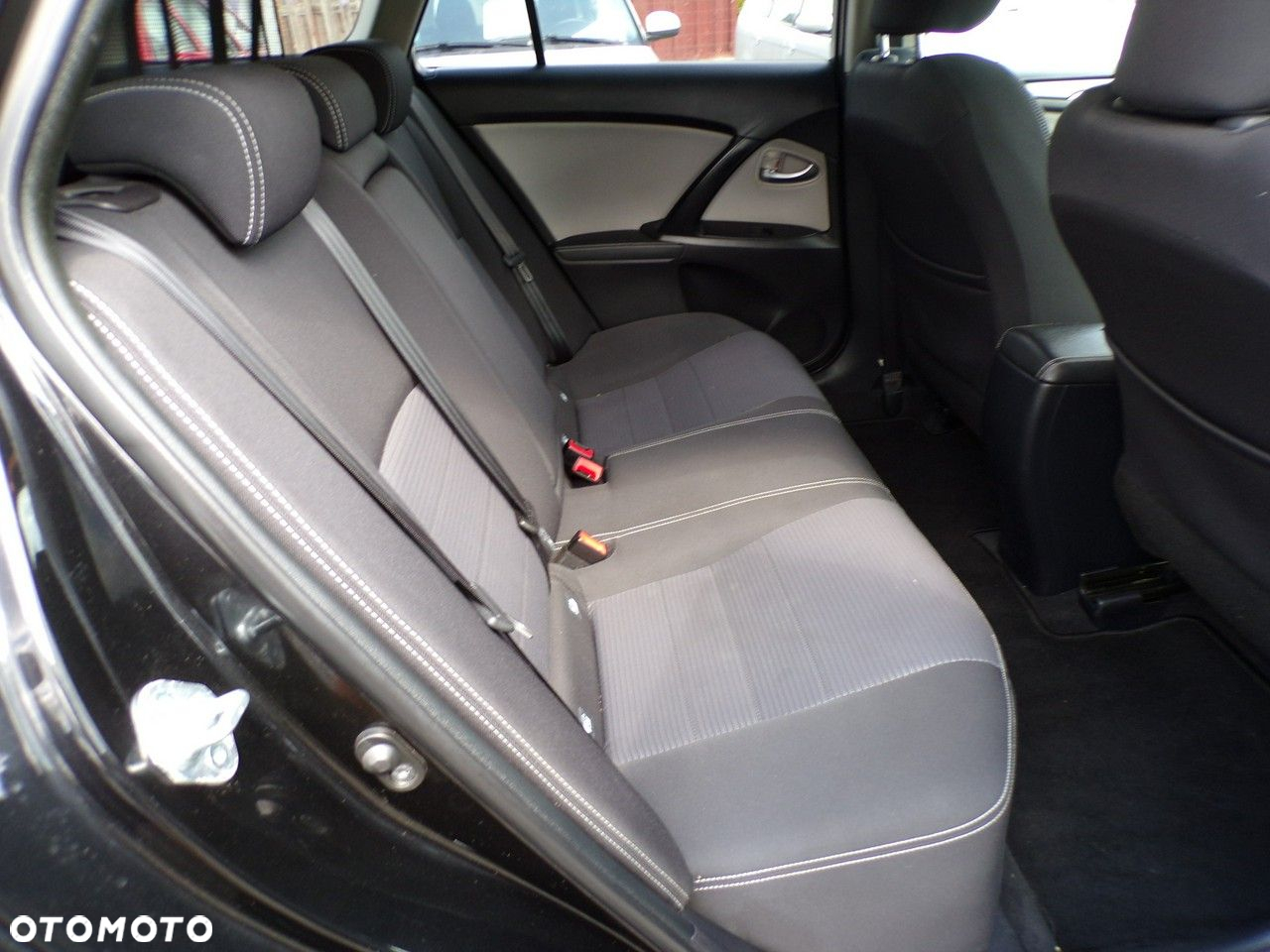 Toyota Avensis - 36