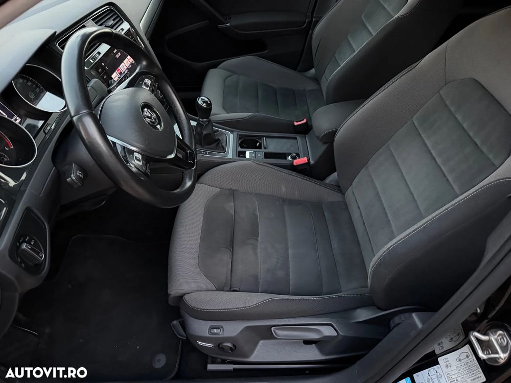 Volkswagen Golf 1.6 TDI DPF Comfortline - 29