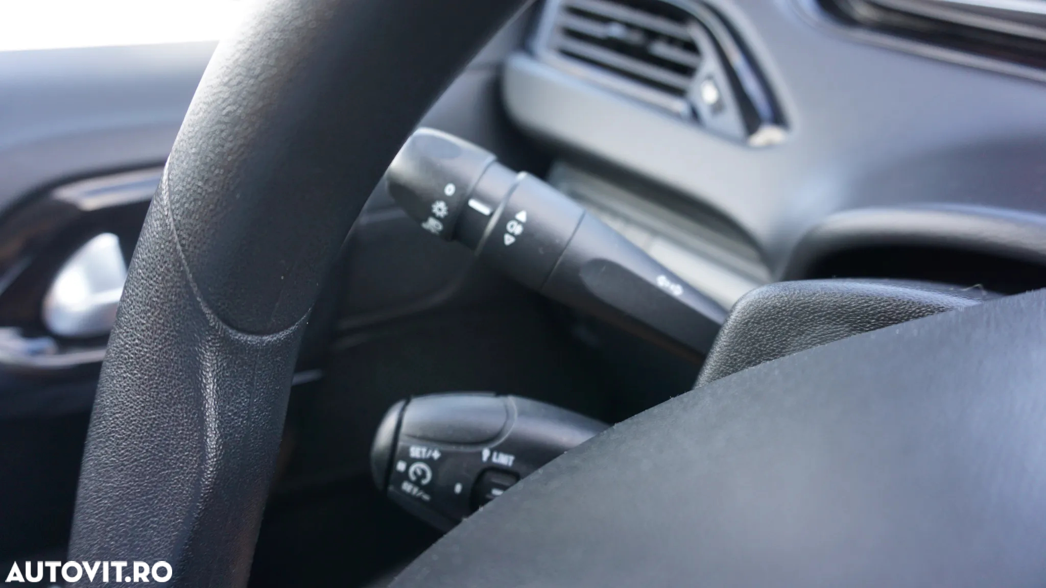 Peugeot 208 1.4 VTi Active - 16