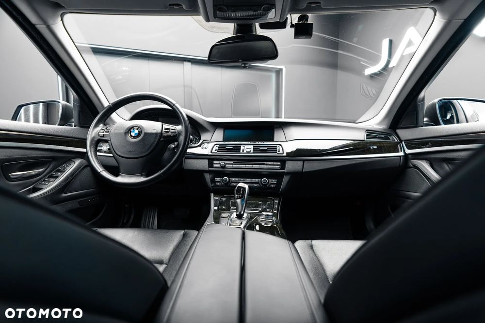 BMW Seria 5 530i - 25