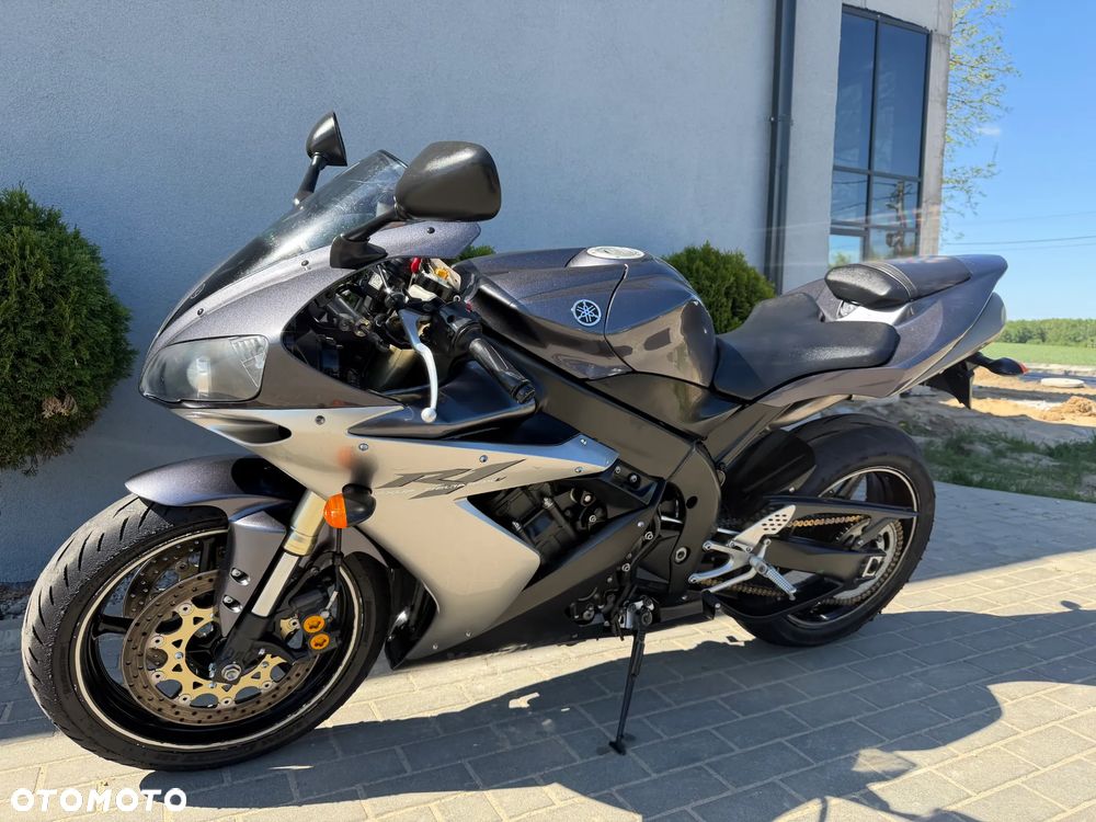 Yamaha R1 - 28