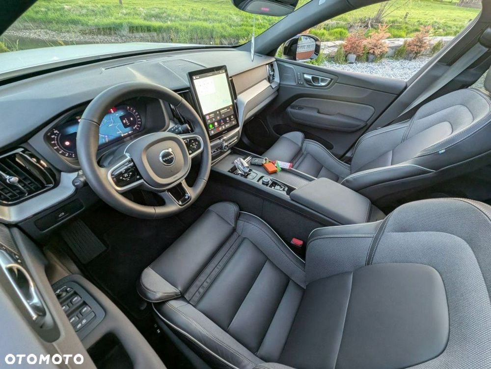Volvo XC 60 B5 B AWD Plus Dark - 14