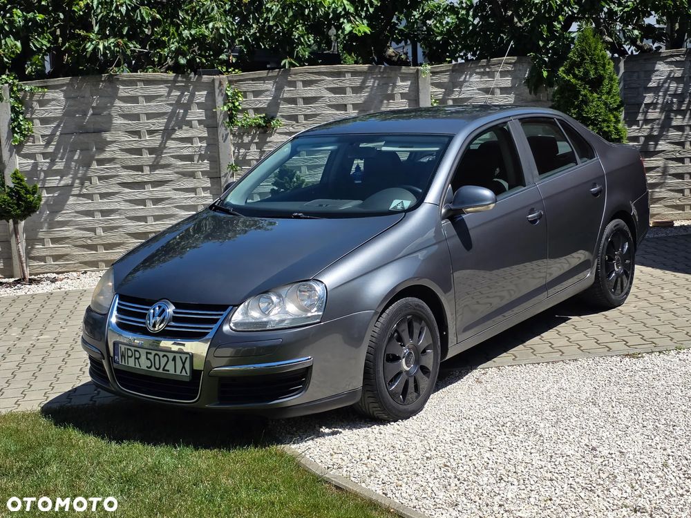 Volkswagen Jetta - 1
