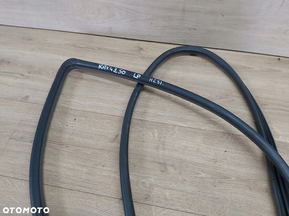 Toyota Rav4 II XA20 uszczelka karoseryjna drzwi lewy przód 5D 01-03r - 2