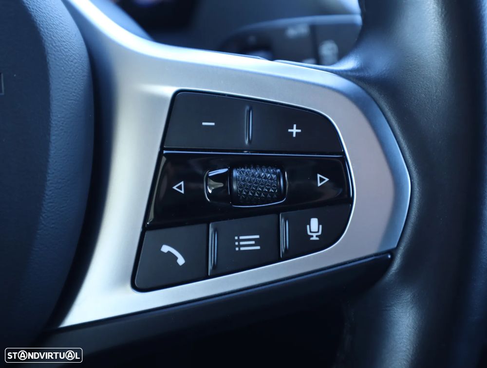 BMW 116 d Pack Desportivo M Auto - 38