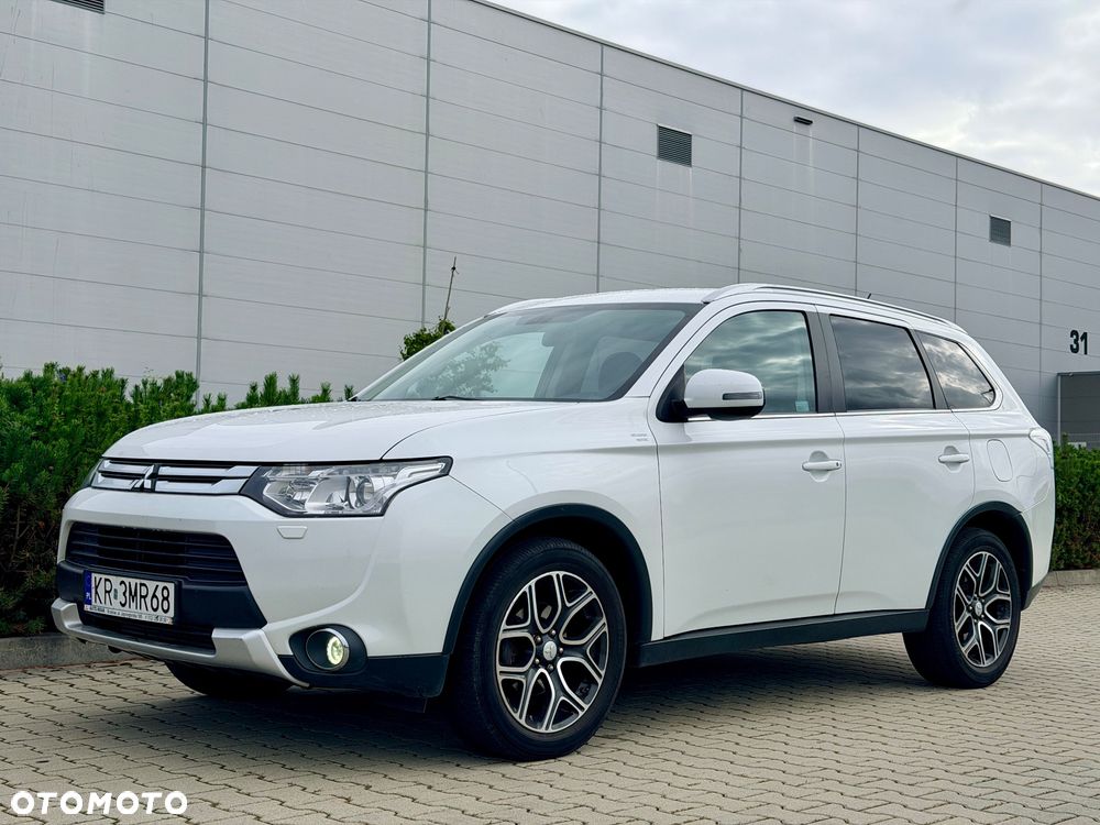 Mitsubishi Outlander 2.2 DID Instyle Navi 4WD - 2