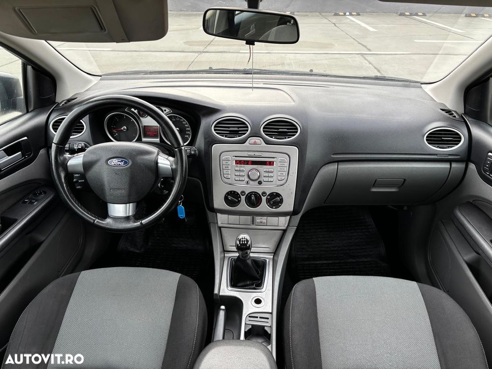 Ford Focus Turnier 1.6 TDCi ECOnetic 88g Start-Stopp-Sy Titanium - 8