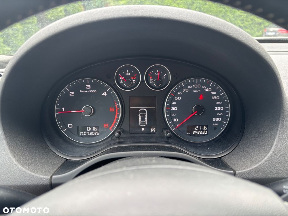 Audi A3 Sportback 2.0 TDI DPF S tronic S line Sportpaket - 28