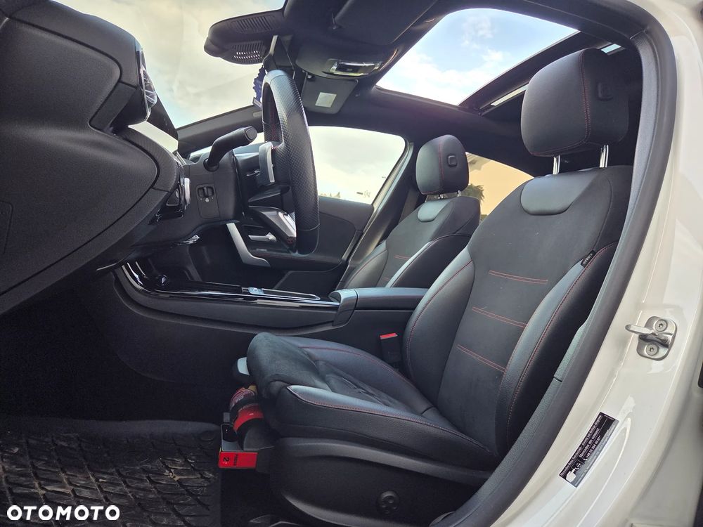 Mercedes-Benz Klasa A 220 4-Matic AMG Line 7G-DCT - 24