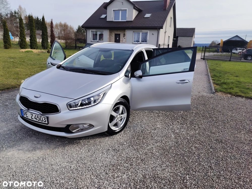 Kia Ceed 1.6 GDI Dream Team Edition - 12