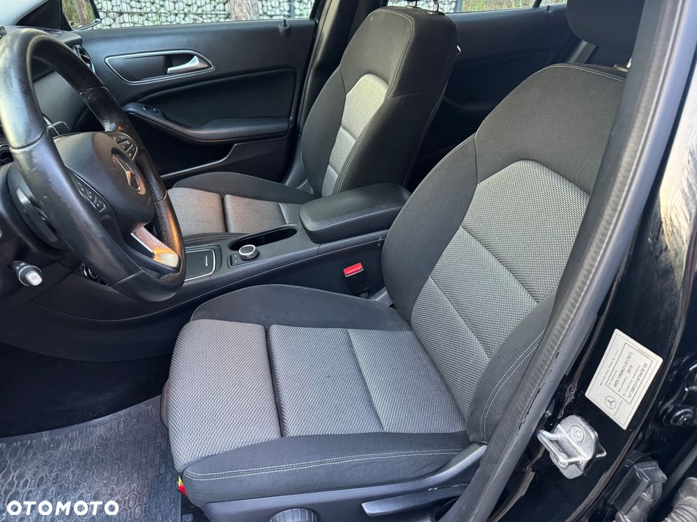 Mercedes-Benz GLA 200 7G-DCT Urban - 10