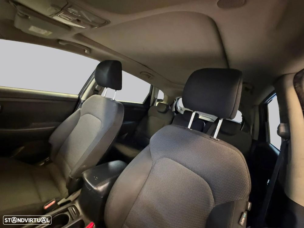 Kia Carens - 13