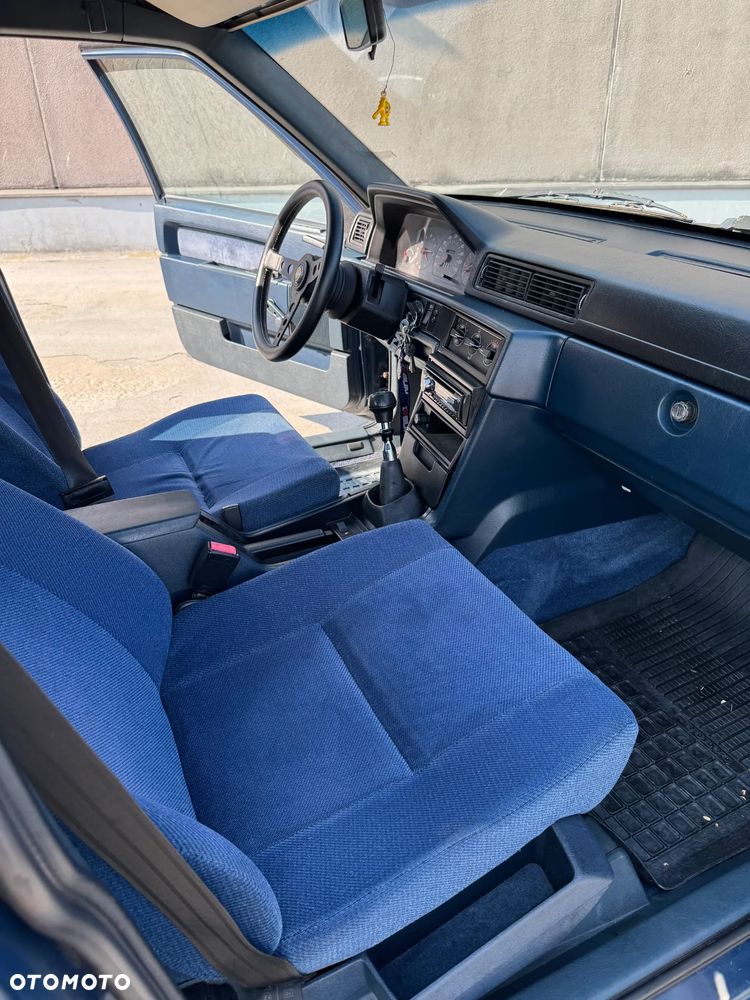 Volvo Seria 700 - 12