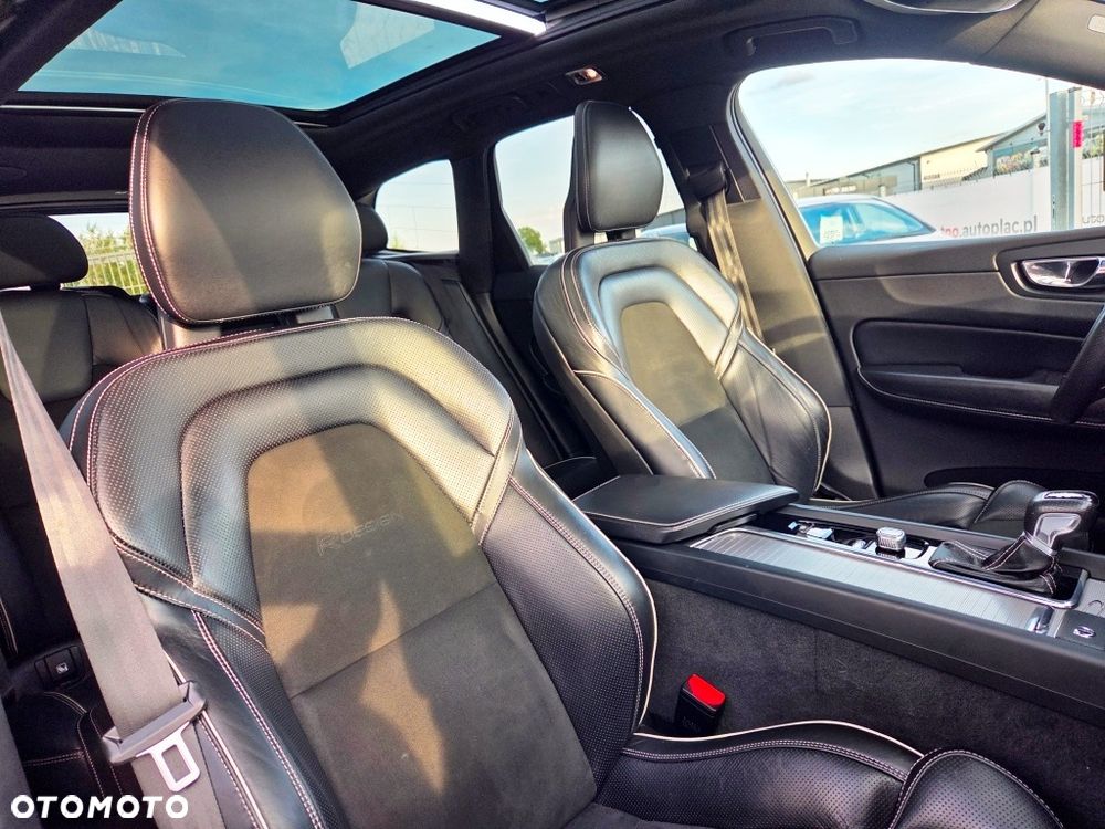Volvo XC 60 D5 AWD Geartronic RDesign - 34