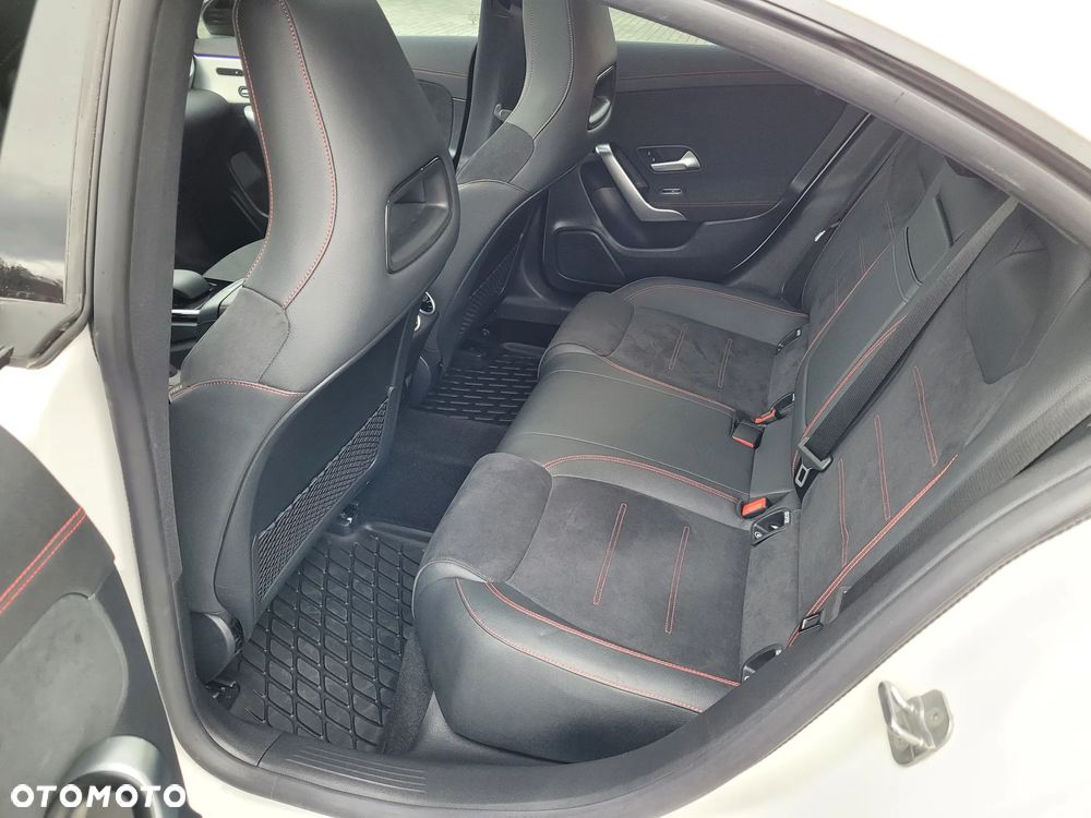 Mercedes-Benz CLA 250 4-Matic AMG Line 7G-DCT - 18