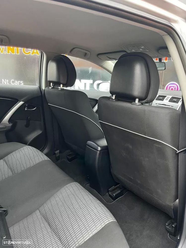Toyota Avensis SW 2.0 D-4D Comfort - 19