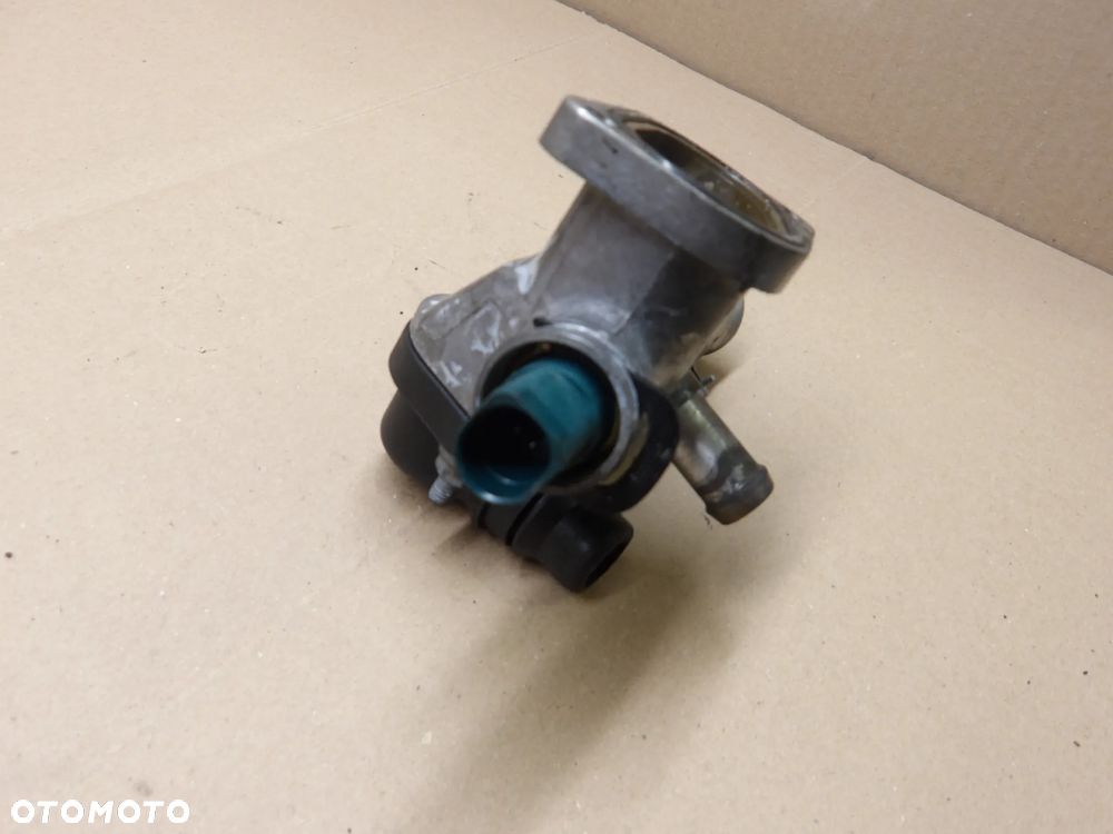 AUDI A4 B6 01-04 KOMBI OBUDOWA TERMOSTATU 038121133A - 4