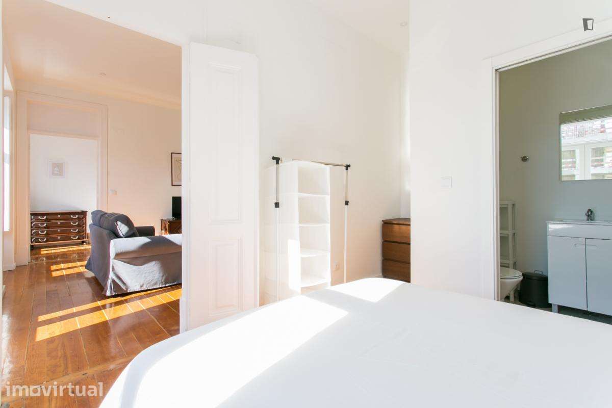 Quarto - localizado em Anjos Lisbon - Grande imagem: 4/27