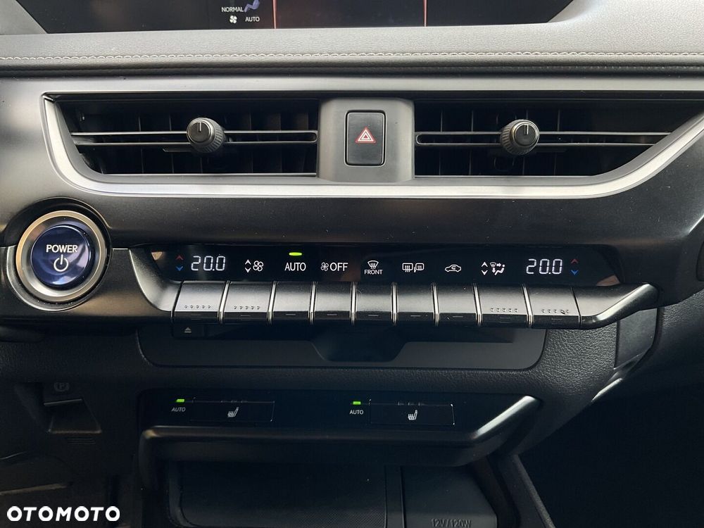 Lexus UX - 21