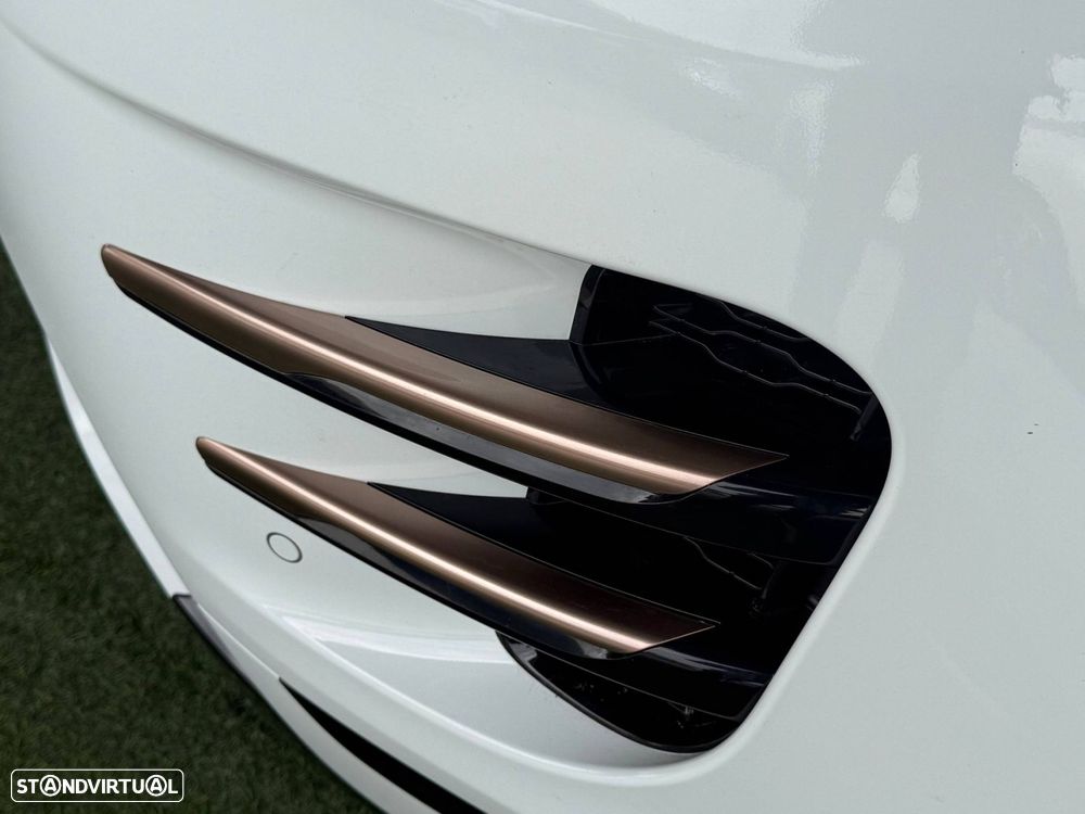 Land Rover Range Rover Evoque 2.0 D150 AWD R-Dynamic SE Auto - 26