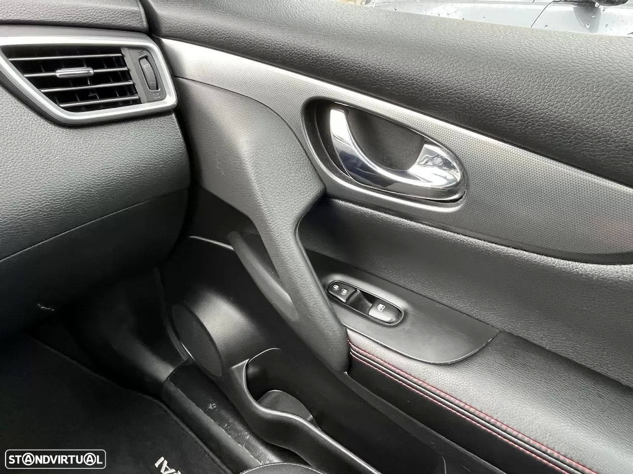 Nissan Qashqai 1.5 dCi N-Connecta 18 - 23