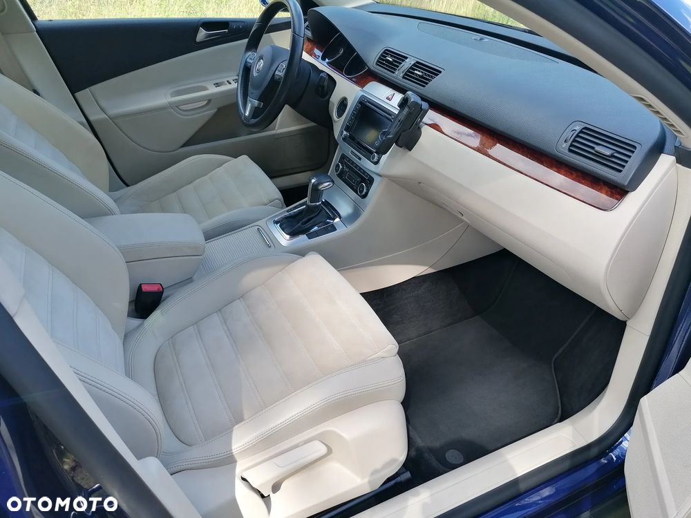 Volkswagen Passat Variant 2.0 TDI DPF DSG Highline - 16