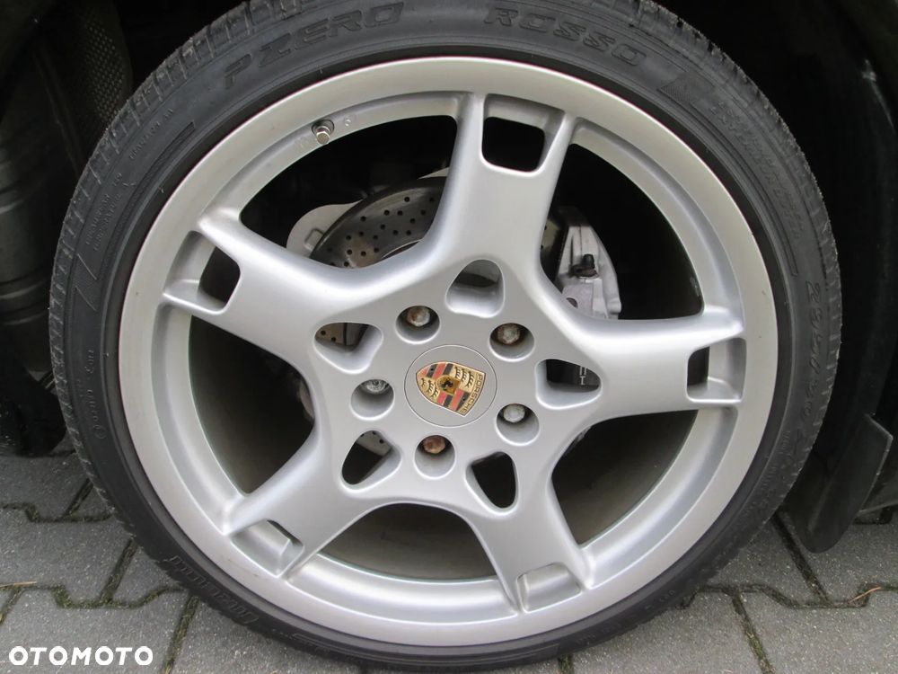 Porsche 911 Carrera Tiptronic S - 32