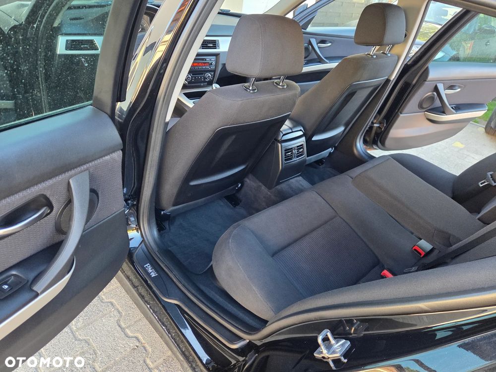 BMW Seria 3 318d - 33