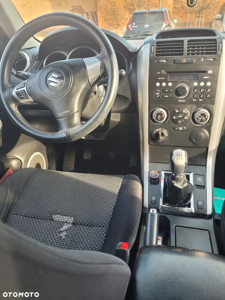 Suzuki Grand Vitara 2.0 - 7