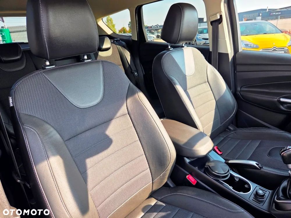 Ford Kuga 2.0 TDCi 2x4 Titanium - 30