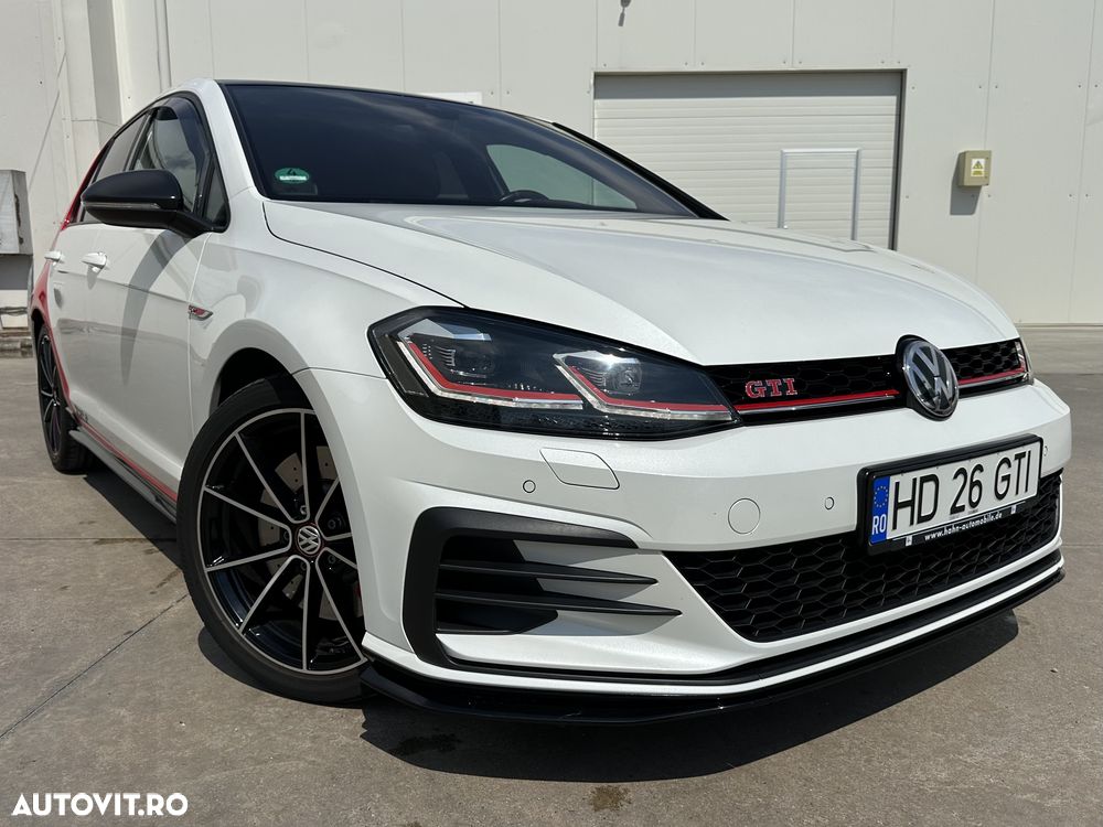 Volkswagen Golf - 1