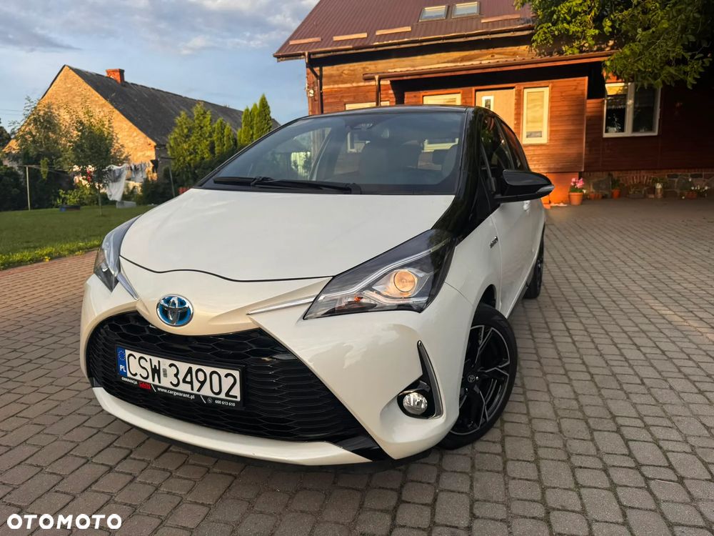 Toyota Yaris Hybrid 100 Selection - 2