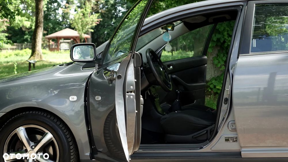 Toyota Avensis - 7