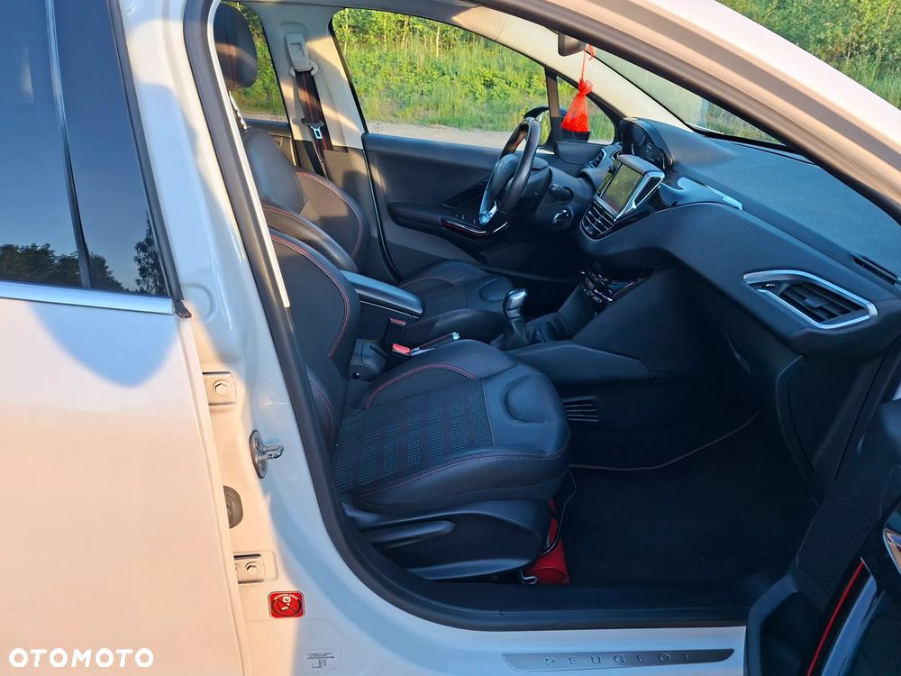 Peugeot 208 - 13