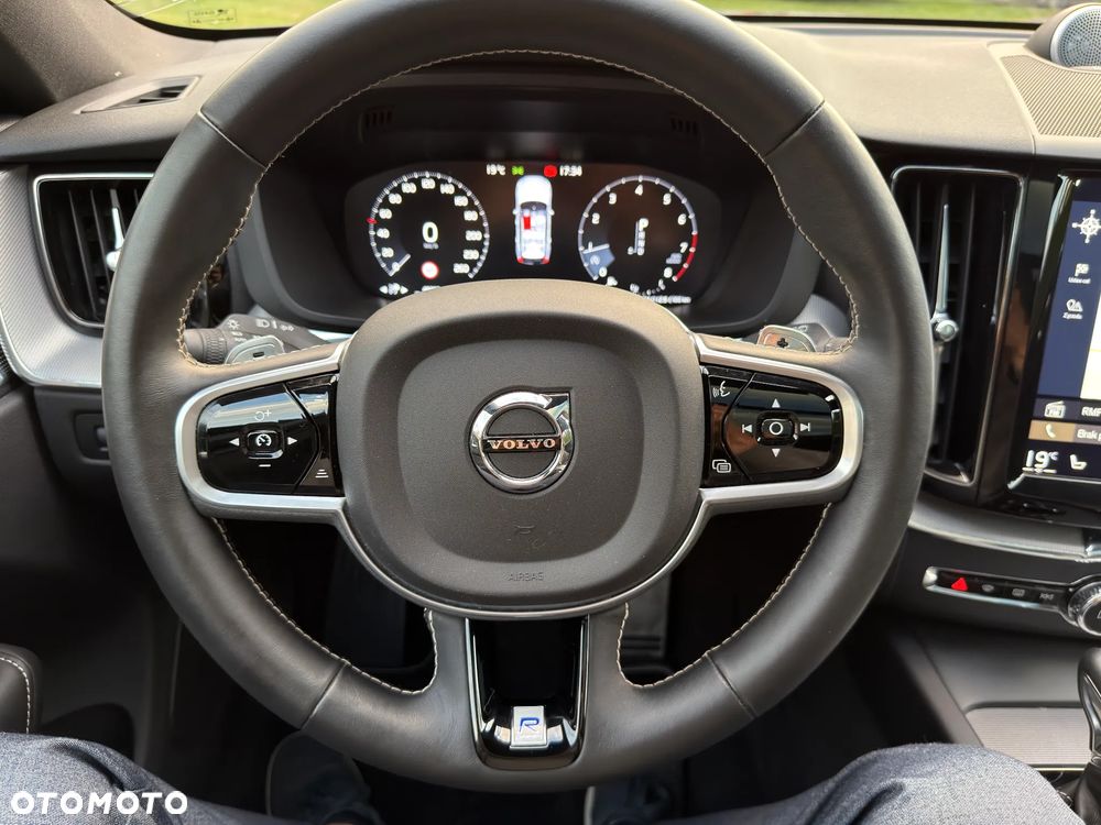 Volvo XC 60 T6 AWD Geartronic RDesign - 24